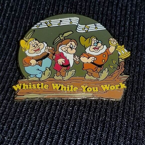 Disney Pin Snow White Dwarfs Grumpy Happy Doc MMM Whistle While You Work Song 46 - Picture 1 of 5
